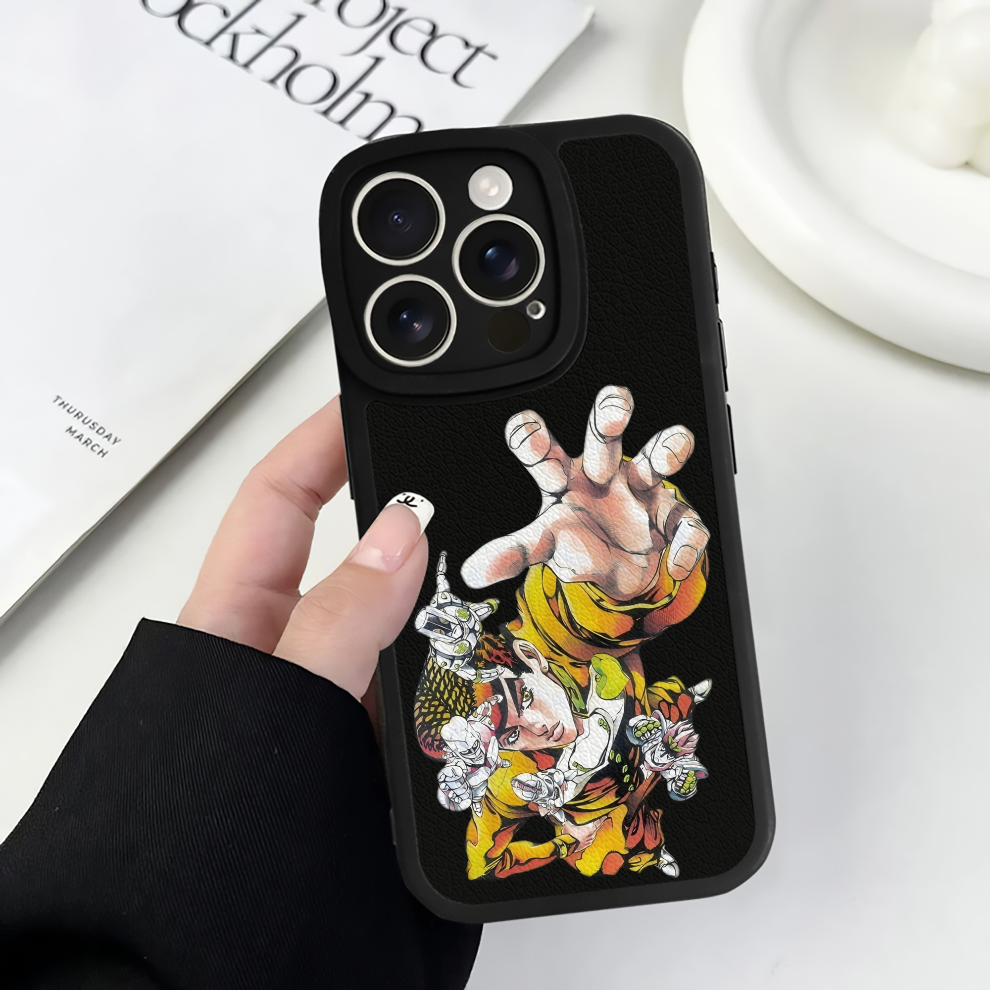 （画像用） ジョジョの奇妙な冒険 ひがしかた じょうすけ JoJo's Bizarre Adventure Higashikata Josuke 【iPhone 16シリーズ対応】シリコンスマホケース（レザー調） 材質：シリコン